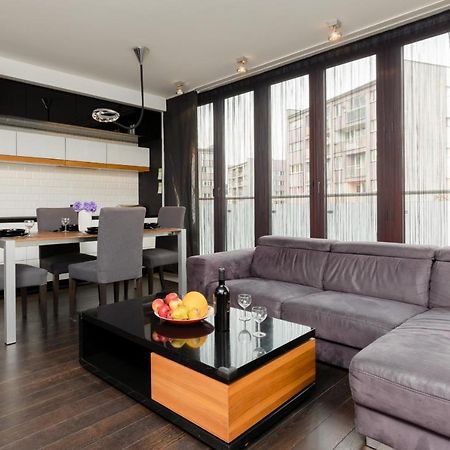 Warsaw Srodmiescie Riverside Three-Bedroom Apartment By Renters Екстер'єр фото