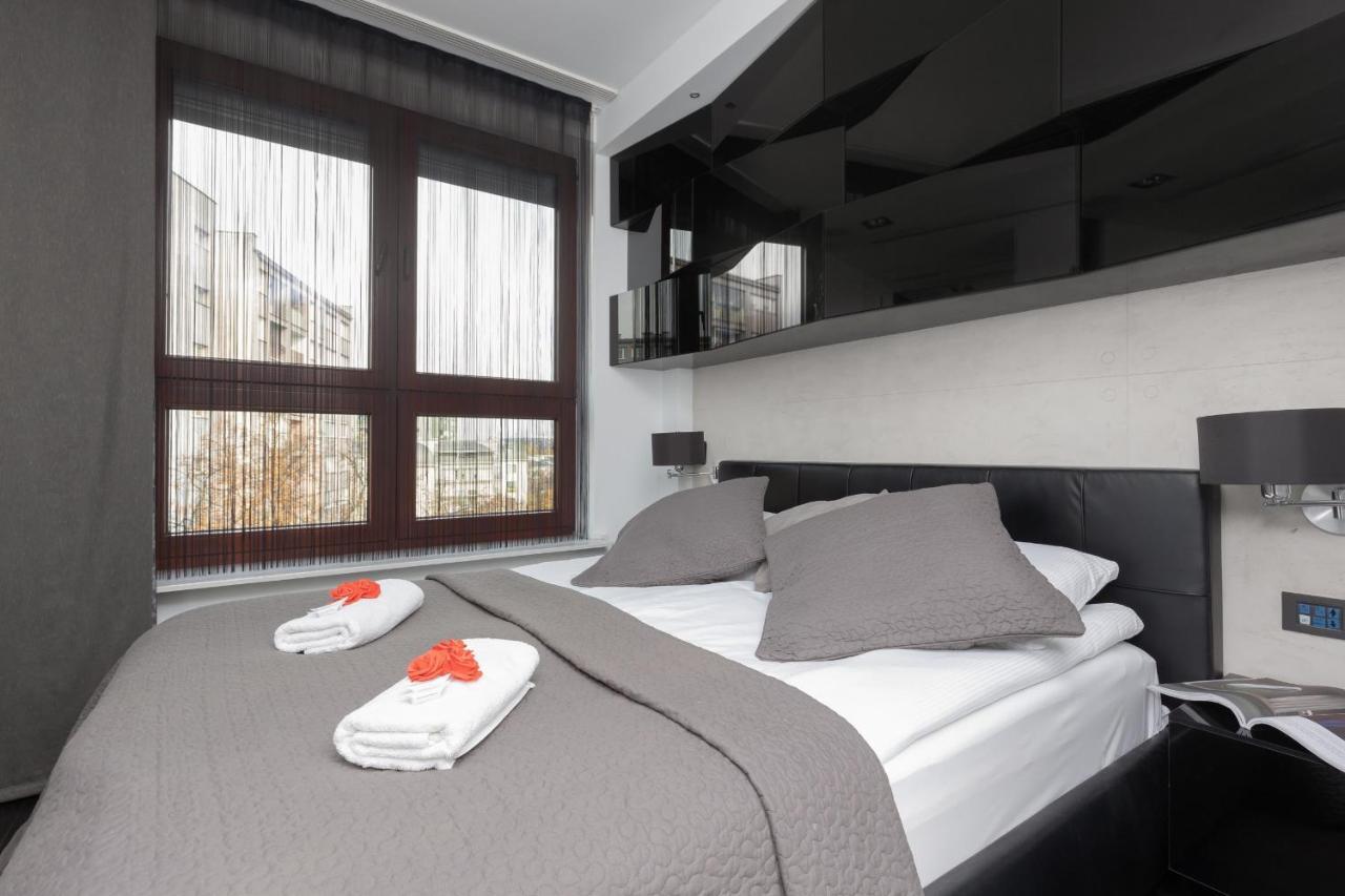 Warsaw Srodmiescie Riverside Three-Bedroom Apartment By Renters Екстер'єр фото