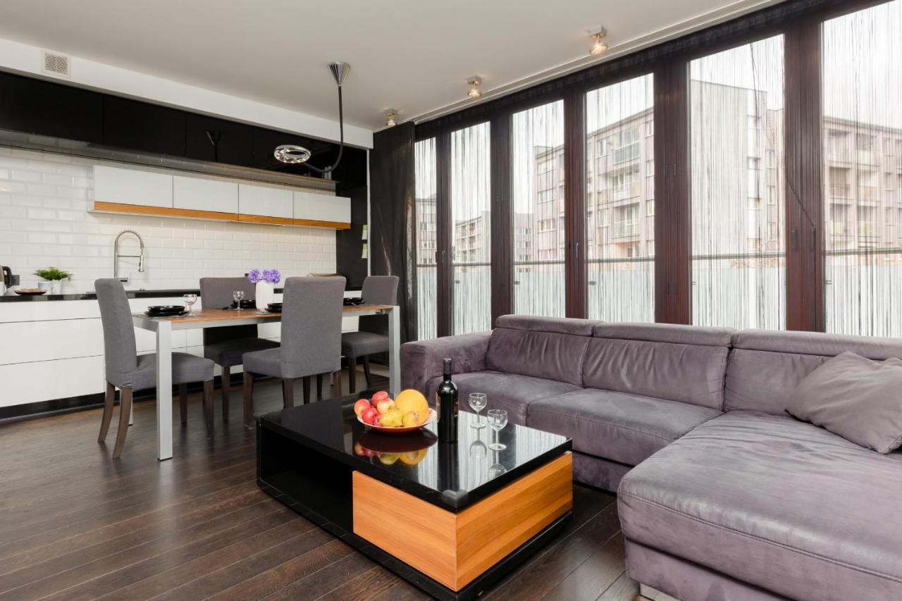 Warsaw Srodmiescie Riverside Three-Bedroom Apartment By Renters Екстер'єр фото