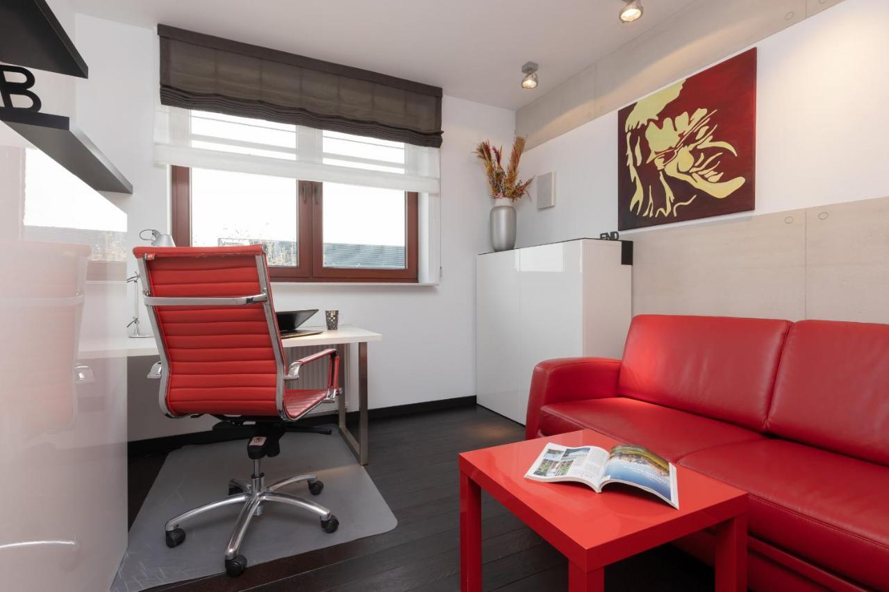 Warsaw Srodmiescie Riverside Three-Bedroom Apartment By Renters Екстер'єр фото