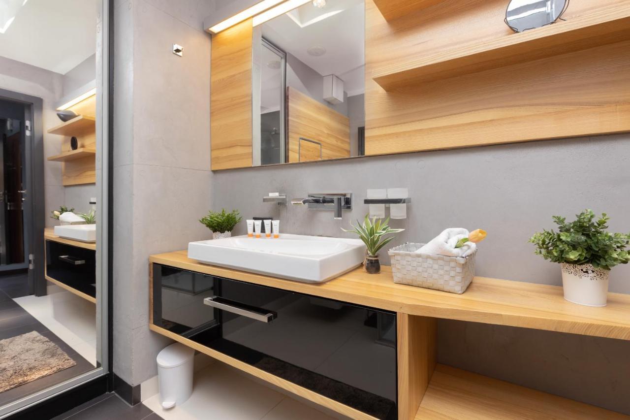 Warsaw Srodmiescie Riverside Three-Bedroom Apartment By Renters Екстер'єр фото