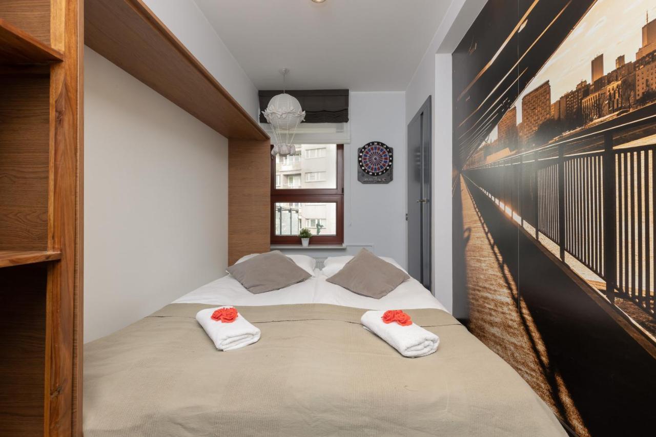 Warsaw Srodmiescie Riverside Three-Bedroom Apartment By Renters Екстер'єр фото