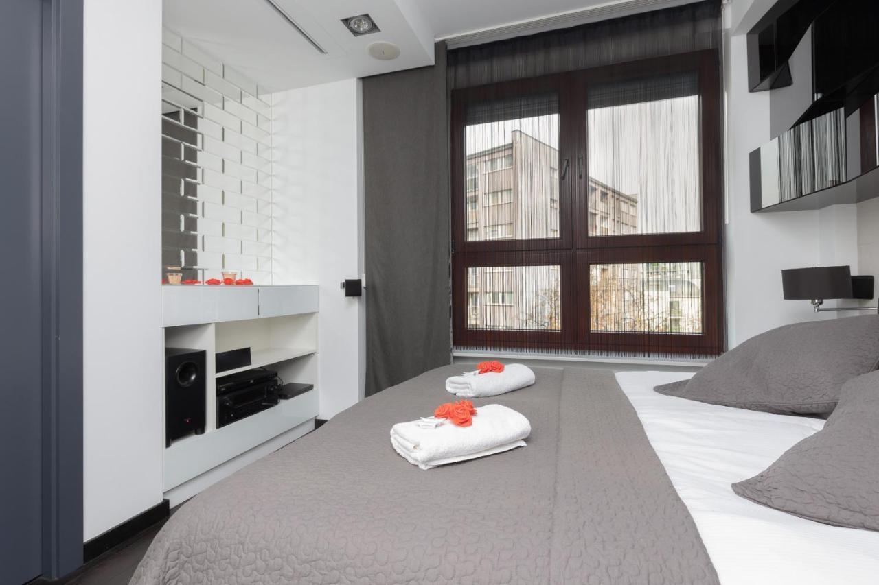 Warsaw Srodmiescie Riverside Three-Bedroom Apartment By Renters Екстер'єр фото
