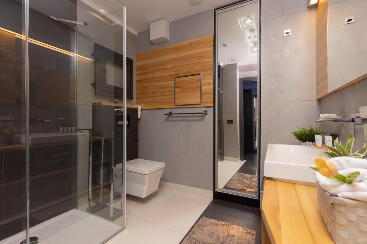 Warsaw Srodmiescie Riverside Three-Bedroom Apartment By Renters Екстер'єр фото
